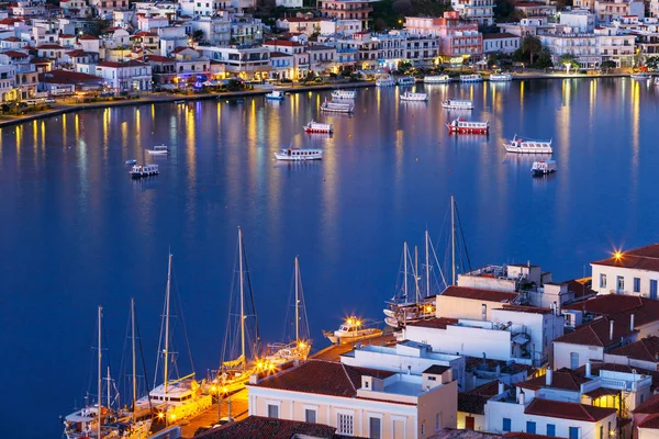 Poros Adası.