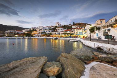 Batsi Köyü, Andros Adası.