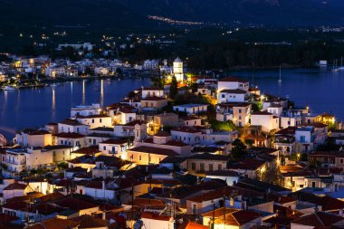 Poros Adası.