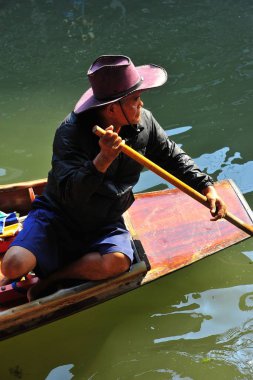 Tekne, yüzen Pazar Tayland Taylandlı adam