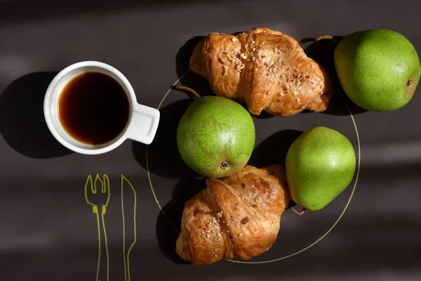 Blick Auf Kaffeetasse Mit Obst Und Croissants Morgenstimmung — Stockfoto