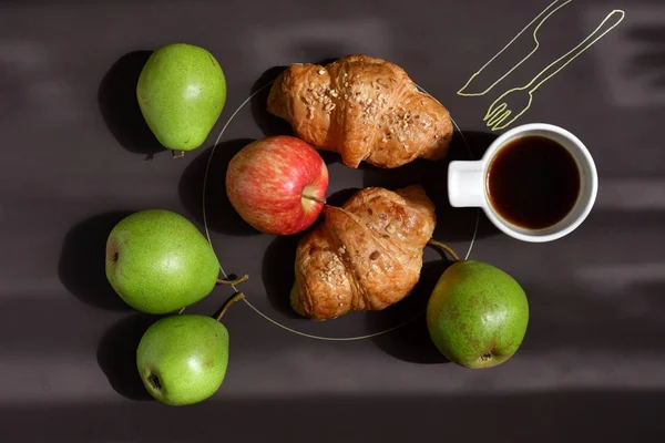Blick Auf Kaffeetasse Mit Obst Und Croissant Morgenstimmung — Stockfoto