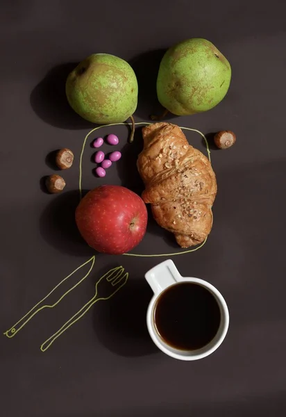 Blick Auf Kaffeetasse Mit Früchten Und Croissant Morgenstimmung — Stockfoto