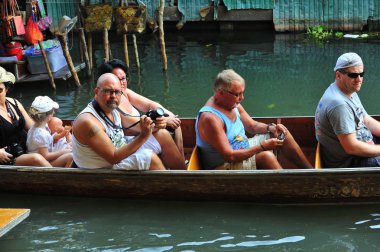 Market nehir Tayland teknede yüzen turist 