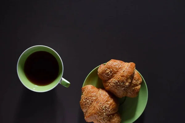 Uma Xícara Café Quente Croissants — Fotografia de Stock