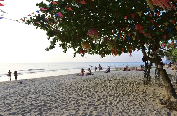 Picture Beach Vacationers Sunny Day — Stock Photo, Image