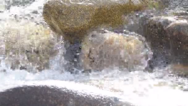 Água Glaciar Pura Rio Glaciar Montanha Nas Montanhas Quirguistão — Vídeo de Stock