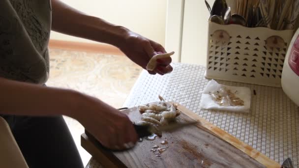 Kobieta Przygotowuje Krewetki Gotować Pyszne Makarony Spaghetti Zdrowa Żywność — Wideo stockowe