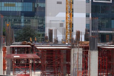Bangkok'ta bir alışveriş merkezi inşaatı. Şantiyede takviye yapısı türü. Tayland, Bangkok 2015