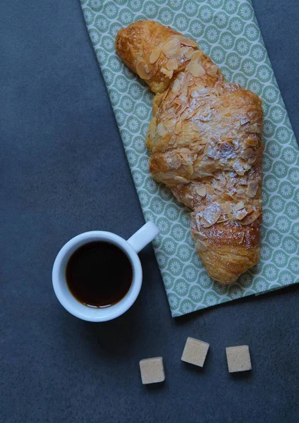 Appetite Croissant Sprinkled Nuts Cup Coffee — Stock Photo, Image