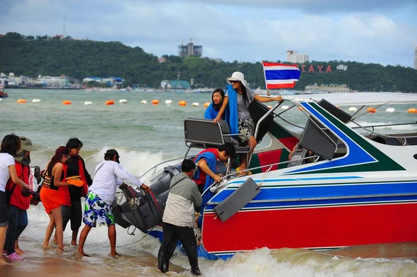 Eternal Summer Happy Tourists Vacationing Sea Beach Central Pattaya Thailand — Stock Photo, Image