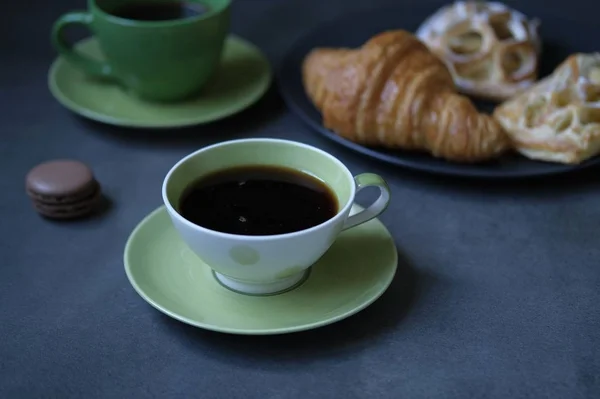 Desayuno Con Café Croissant Tarta Manzana Composición Del Café Sobre —  Fotos de Stock