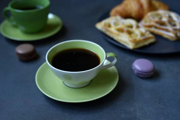 Desayuno Con Café Croissant Tarta Manzana Composición Del Café Sobre —  Fotos de Stock