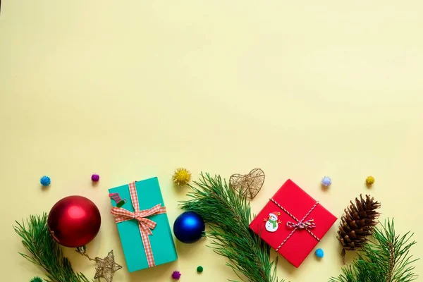 Рождественские Подарки Игрушки Желтом Фоне Пространством Текста Лицензионные Стоковые Изображения