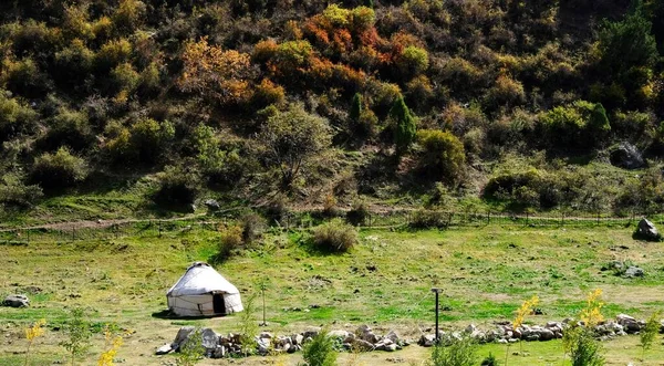 Haus Fuße Des Berges Jurte Ist Ein Traditionelles Überfülltes Haus — Stockfoto