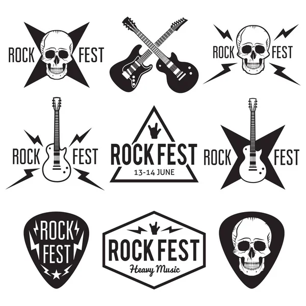 Рок Фест музичний бейдж Лейбл Векторний набір. Чорний фестиваль хіпстер логотип з гітарами, черепом і рукою — стоковий вектор