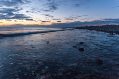 Stoney beach adlı mavi saat