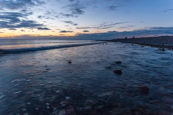 Stoney beach adlı mavi saat