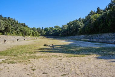 ormanlarla çevrili Roma döneminden arena