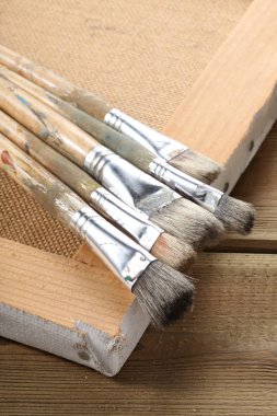 paintign fırçalar bir tuval üzerinde dinlenmek
