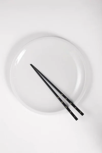 Fusion Cuisine Concept Two Chinese Chopstick Western Style White Dish — Stock Photo, Image