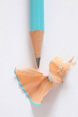 kalem ve beyaz arka plan üzerinde izole kalem tıraş