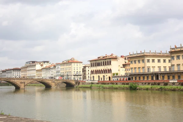 Kwiecień 2019 Florencja Włochy Widok Rzekę Arno Kopią Miejsca Tekst — Zdjęcie stockowe
