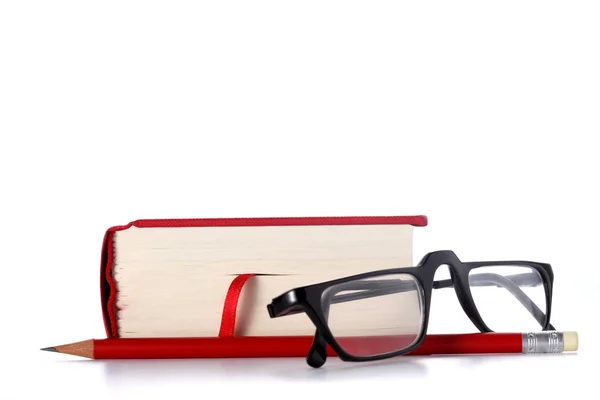 Czerwona Książka Okulary Czerwony Ołówek Białym Tle Kopią Miejsca Tekst — Zdjęcie stockowe