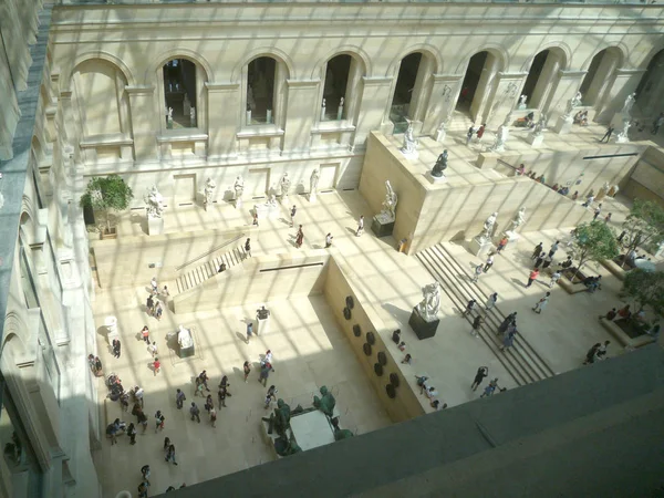 Louvre Museum Paris Frankreich August 2018 Besucher Der Statuenhalle — Stockfoto