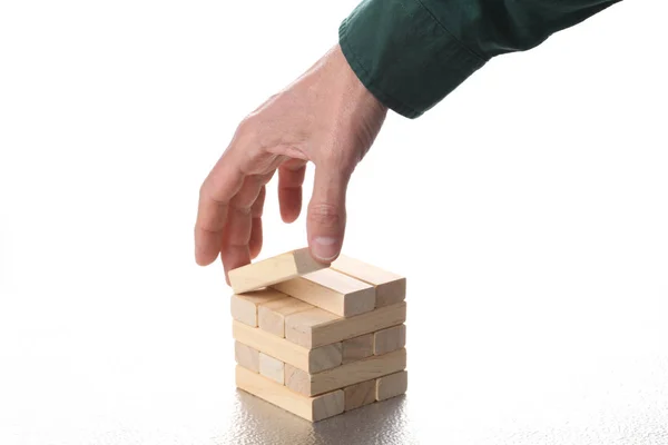 Planungsstrategien Konzept Männerhand Verschiebt Einen Spielzeug Holzklotz Von Einem Turm — Stockfoto