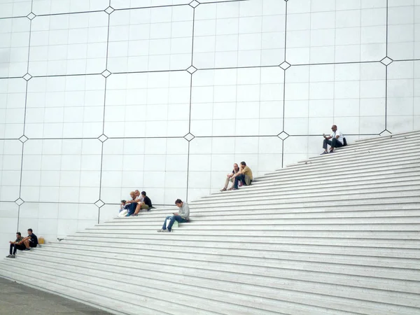 Défense Paris France Août 2018 Personnes Assises Marchant Dans Les — Photo