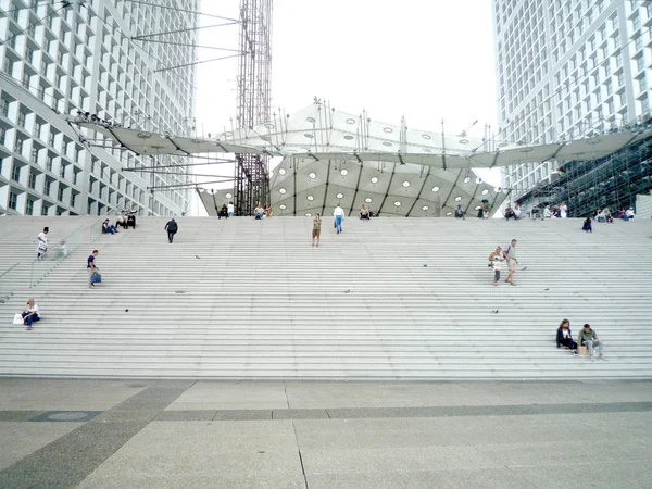 Defense París Francia Agosto 2018 Personas Sentadas Caminando Las Escaleras — Foto de Stock