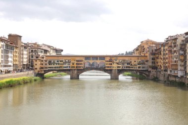 22 Nisan 2019, Floransa, İtalya: Ponte Vecchio'nun (Eski köprü) metniniz için kopya alanı yla görünümü