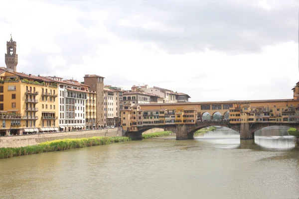 2019 フィレンツェ イタリア あなたのテキストのためのコピースペースとポンテヴェッキオ 古い橋 のビュー — ストック写真