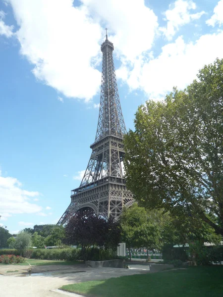 Paris França Agosto 2018 Vista Sobre Tour Eiffel Dia Ensolarado — Fotografia de Stock