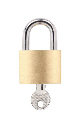 kırpma yolu ile beyaz arka plan üzerinde izole anahtar ile metalik asma kilidi kapatın ve metin için kopya alanı