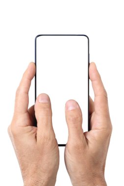 erkek adam tutma ve beyaz arka plan üzerinde el etrafında kırpma yolu ile izole boş akıllı telefon gösteren ve metin için kopyalama alanı ile ekran