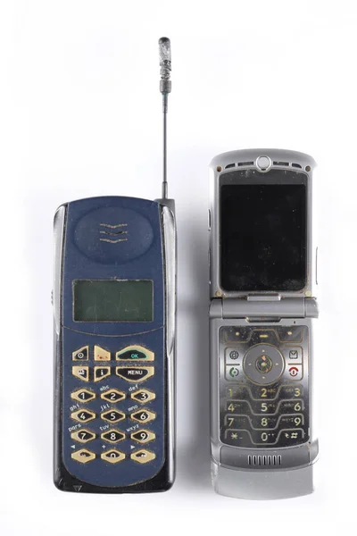Due Vecchi Telefoni Cellulari Isolati Sfondo Bianco Con Spazio Copia — Foto Stock