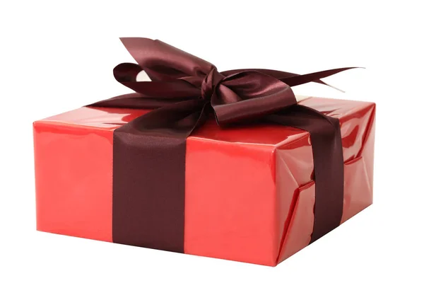 Красный Коробка Подарка Изолированы Белом Фоне Обрезки Пути Включены Копировать — стоковое фото