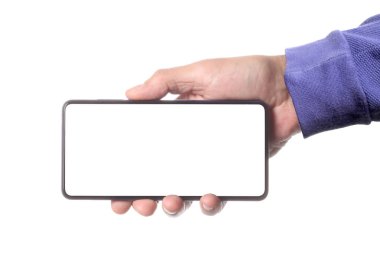 erkek adam tutma ve beyaz arka plan üzerinde el etrafında kırpma yolu ile izole boş akıllı telefon gösteren ve metin için kopyalama alanı ile ekran