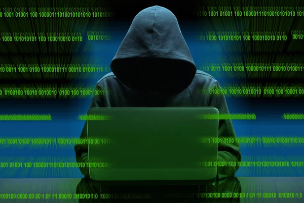 Хакер Сидящий Столом Бинарными Кодами Прозрачности — стоковое фото