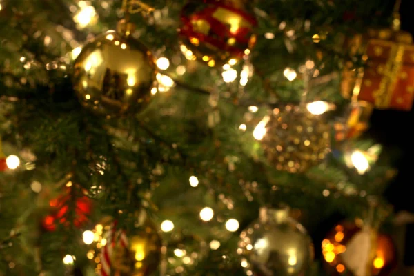 Noel arkaplanı: odaklı olmayan Noel ağacı 