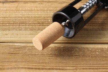 Metnin için kopyalama alanı olan ahşap bir şişe açacağının üzerine kapat.