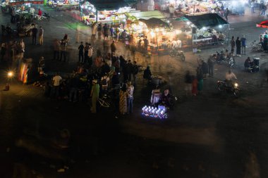Marakeş, Fas-20 Ekim 2017: Marakeş Jemaa el Fna gece görünümü