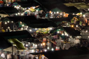 Marakeş, Fas-20 Ekim 2017: Marakeş Jemaa el Fna gece görünümü