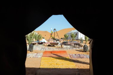 Merzouga, Fas-10/23/2017: Sahara çöl lüks kamp çadırında dekorasyon 