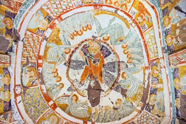 Kapadokya, Türkiye - 10 Ekim 2018: Kapadokya'daki Ihlara Vadisi'ndeki Aaalt Kilisesi'nde mağara resmi 