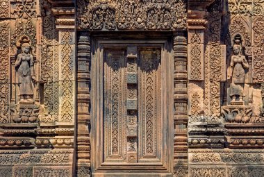 Angkor şehrinde Banteay Srei kalıntıları