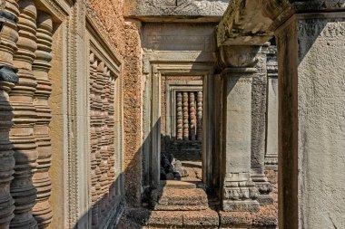 Angkor'daki Banteay Samre tapınağının kalıntıları