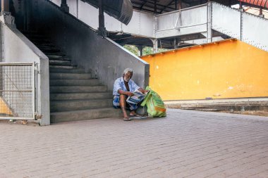 Colombo, Sri Lanka - 04 Mart 2019: Colombo şehrinde yoğun tren istasyonu